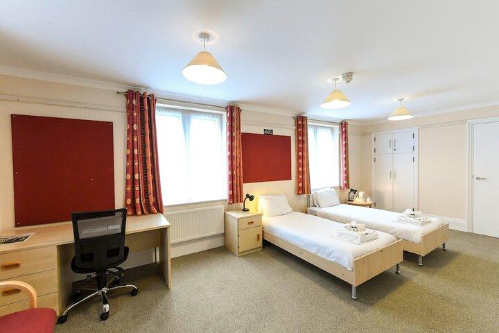 Room 6 of 27