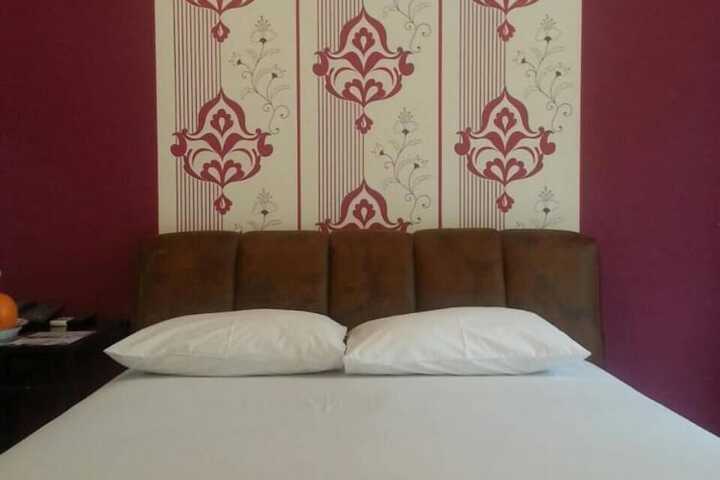 Room 7 of 24