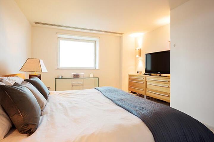 Room 2 of 5