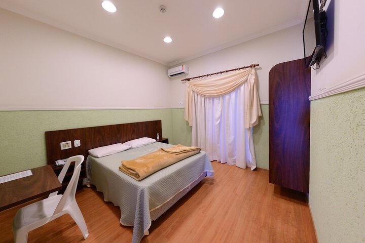 Room 4 of 15