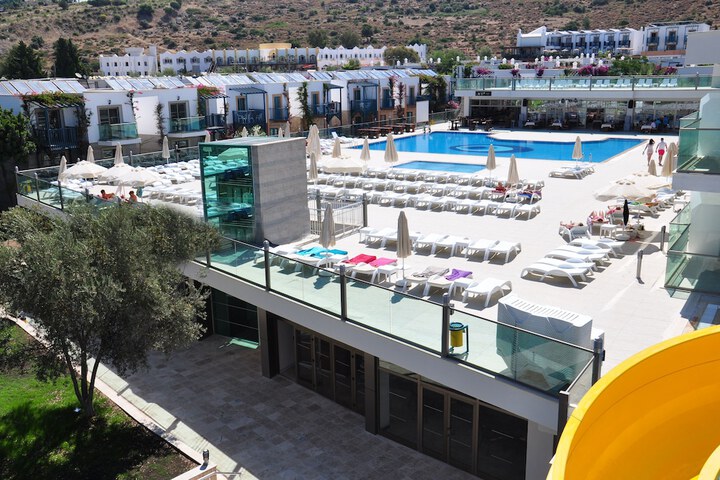 Pools & Facilities