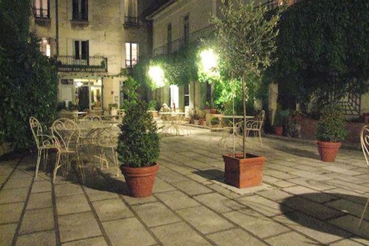 Hotel Exterior 22 of 23