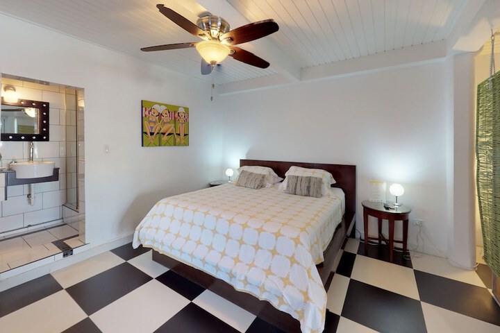 Room 27 of 118