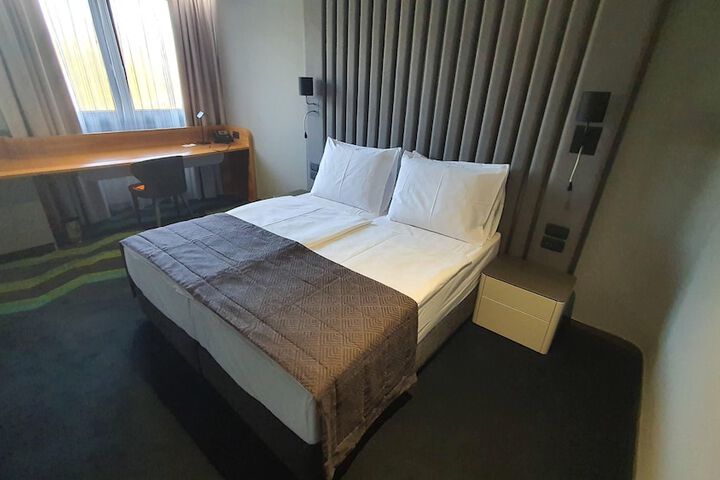 Room 11 of 78