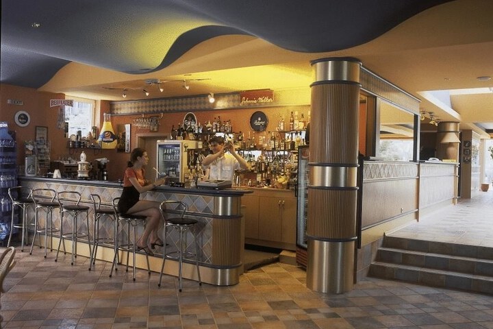 Sports bar