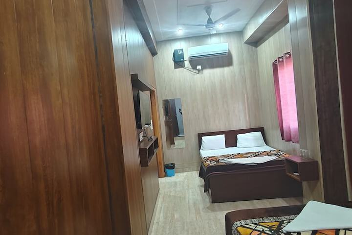 Room 15 of 28