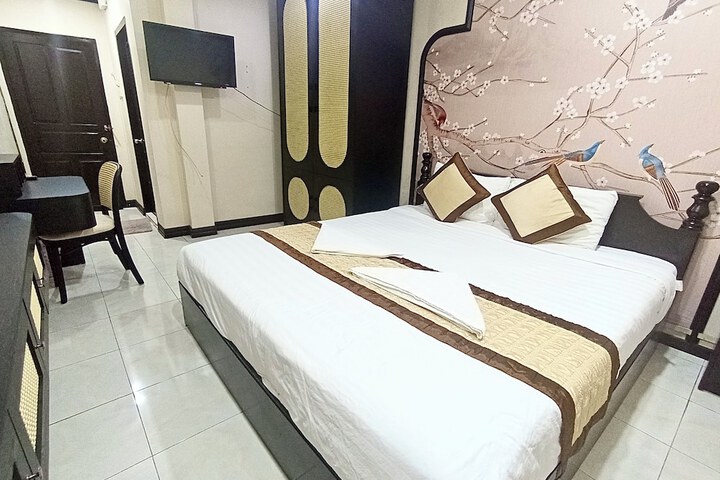Room 5 of 36