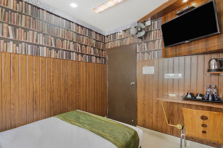 Room 25 of 34