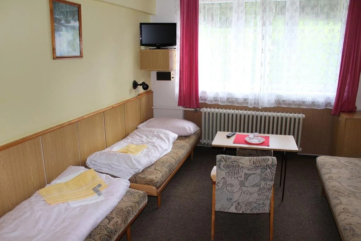 Room 5 of 16