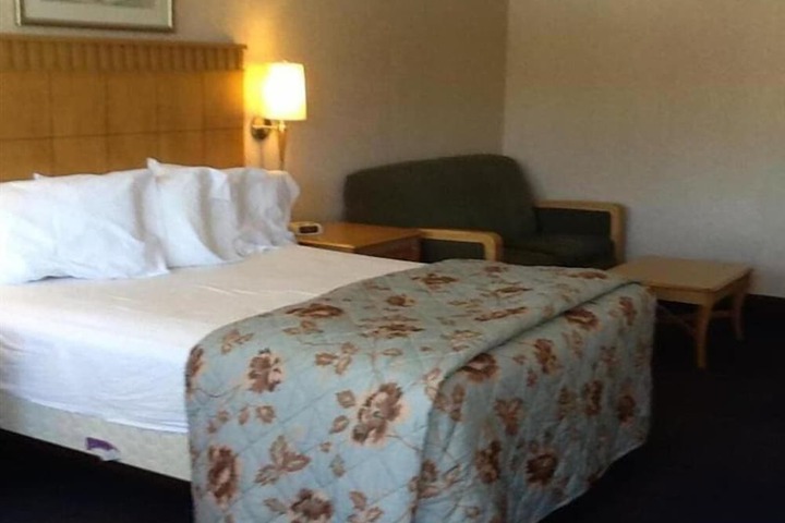Room 3 of 10