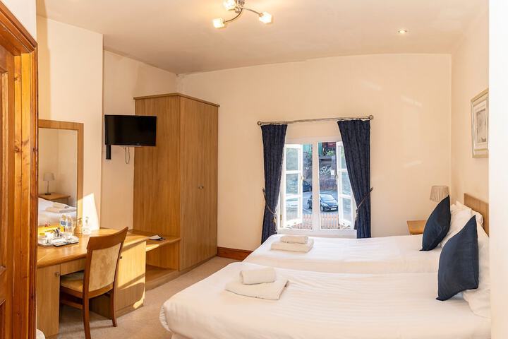 Room 21 of 49