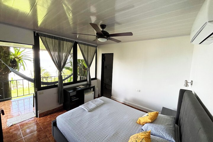 Room 4 of 32