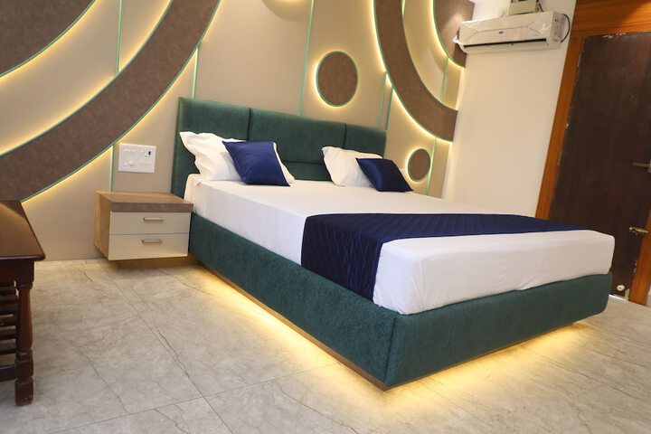Room 18 of 37