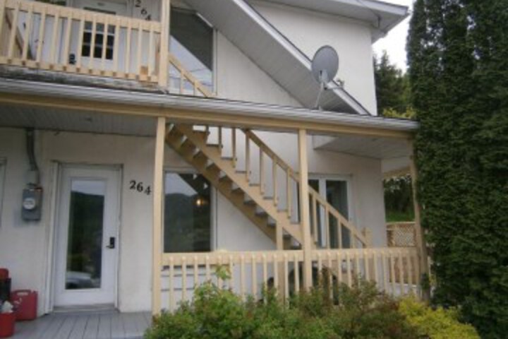 Exterior of Sous le clocher de lAnse
