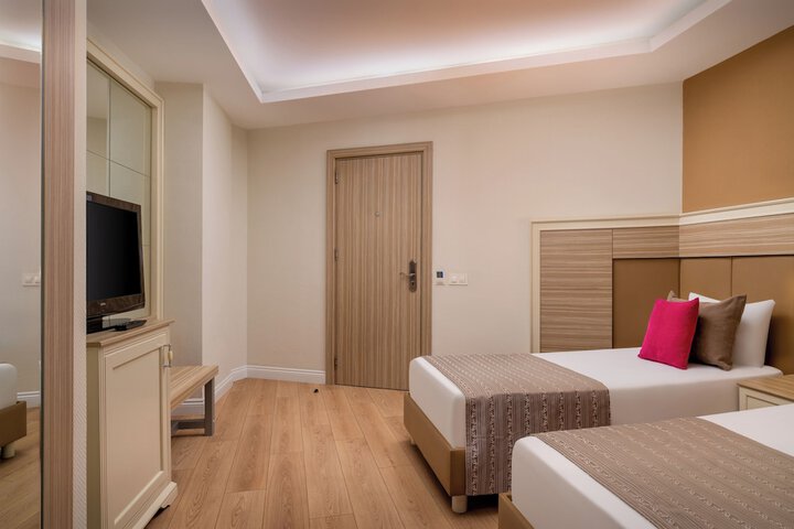 Room 9 of 113
