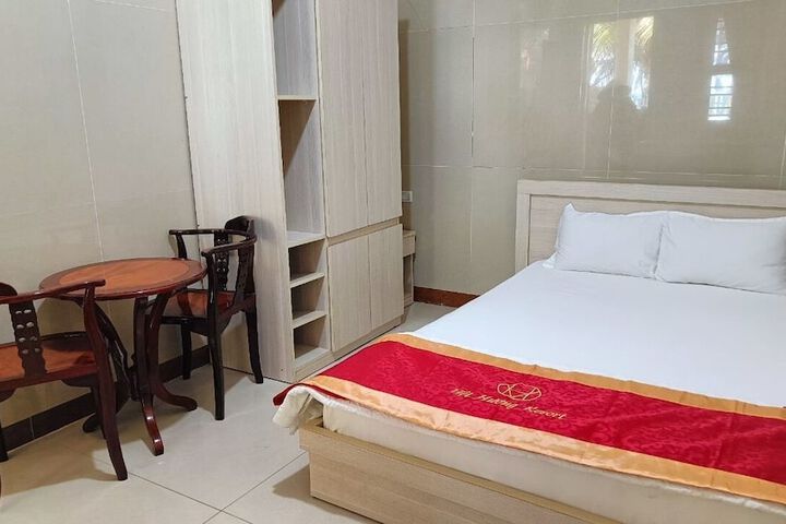 Room 32 of 46