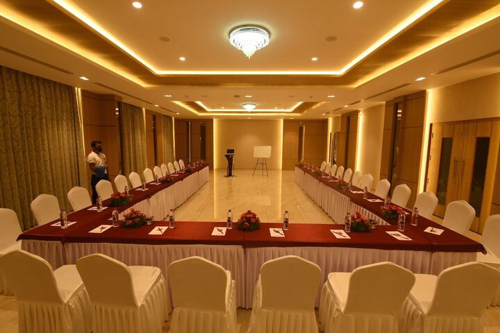 Ballroom/Hall 34 of 38
