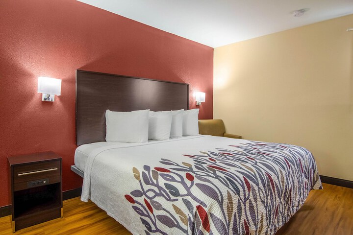 1 King Bed (8 of 19)
