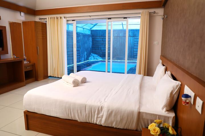 Room 7 of 25