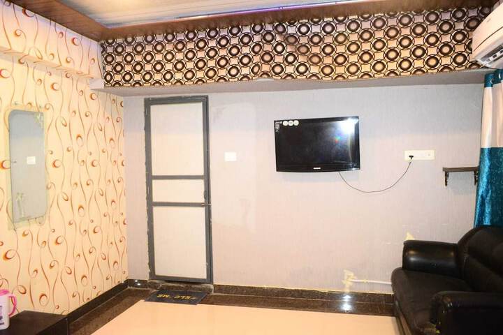 Room 10 of 16