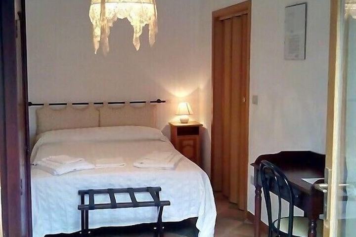 Room 2 of 38