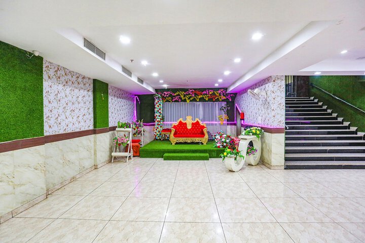 Ballroom/Hall 39 of 48