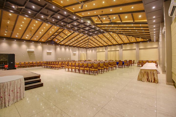 Business Center 61 of 65