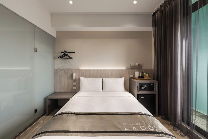Room 13 of 36