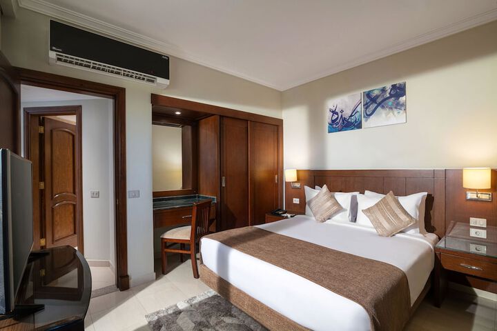 Room 44 of 98