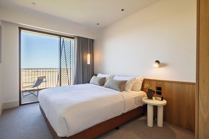Room 4 of 62