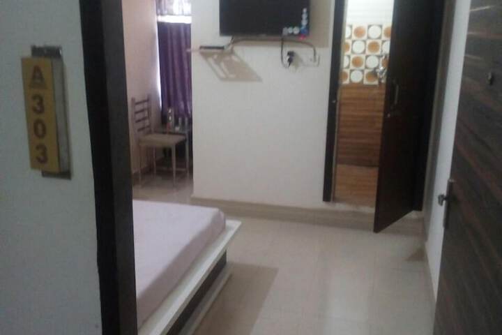 Room 9 of 32