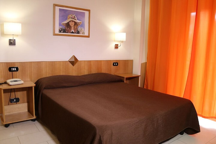 Room 9 of 40
