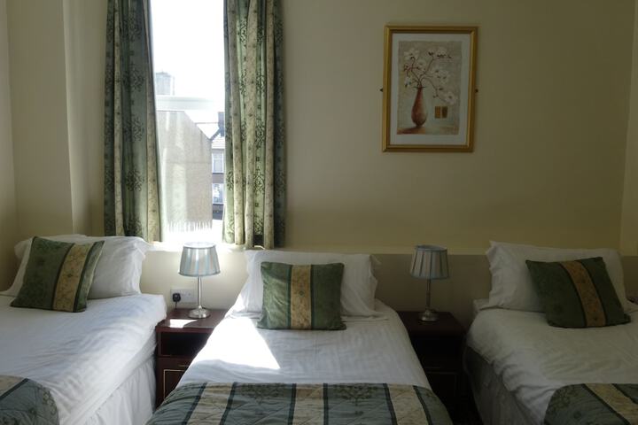 Room 25 of 65