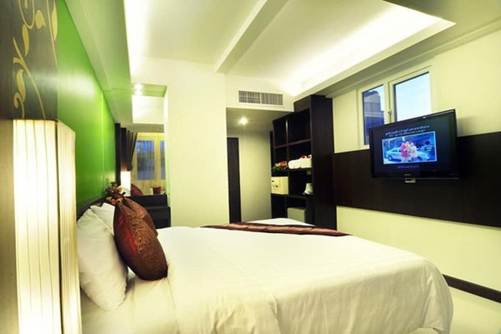 Room 7 of 13