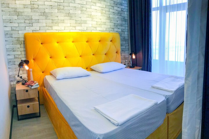 Room 32 of 42