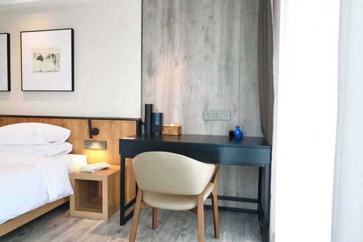 Room 63 of 176