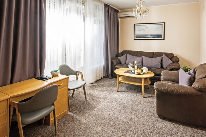 Room 2 of 15