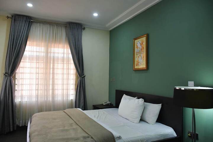 Room 12 of 32