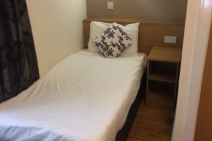 Room 10 of 40