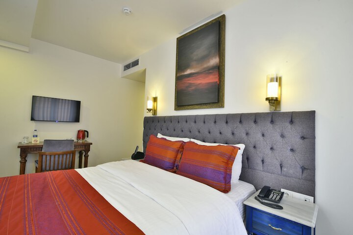 Room 6 of 50
