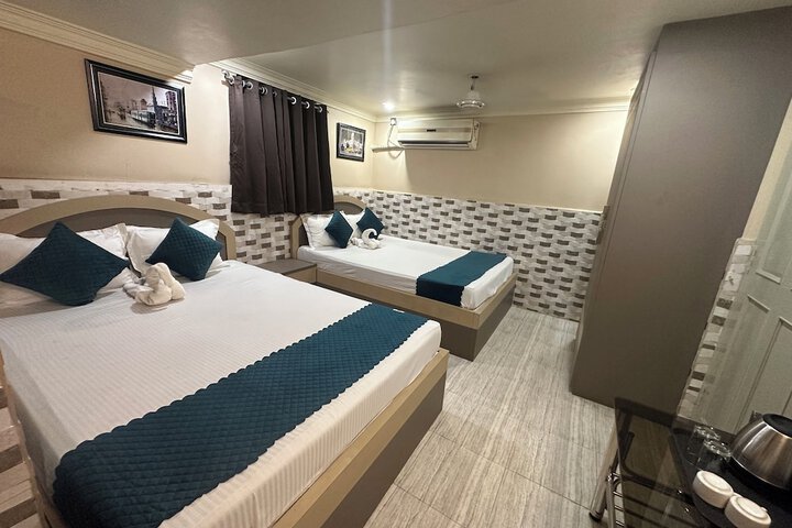 Room 5 of 18