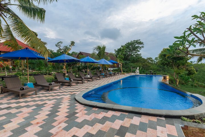 Pool 44 of 107