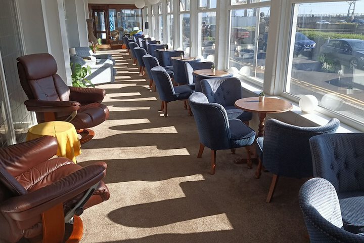 Lounge 50 of 55