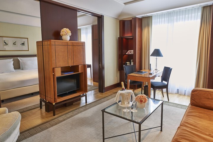 Room 25 of 128