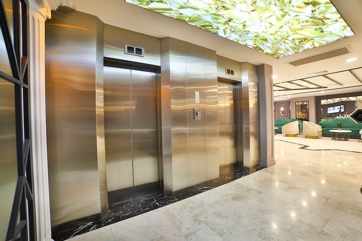 Entrance & Lobby