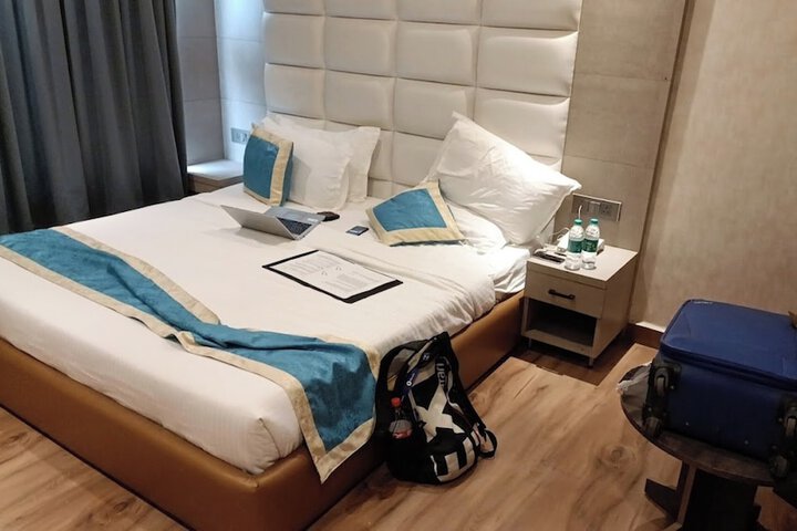 Room 13 of 19
