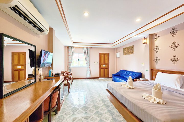 Room 26 of 152