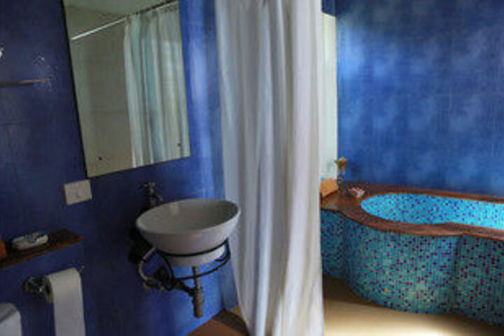 Room 2 of 28