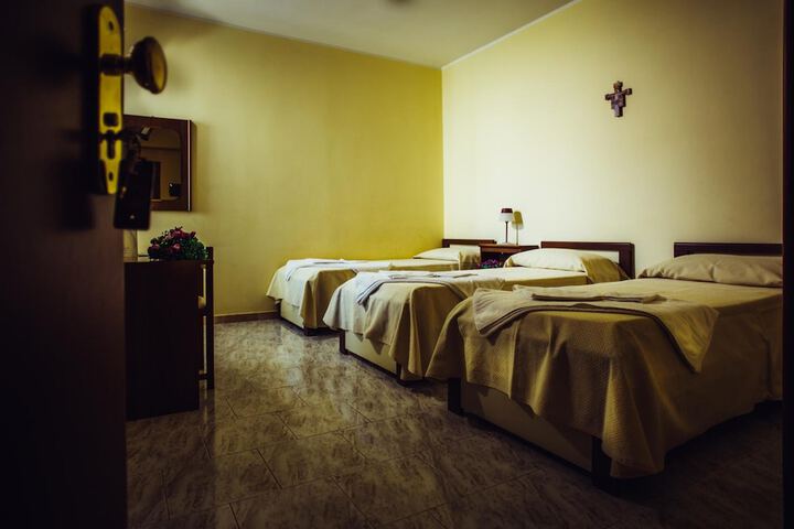 Room 8 of 36