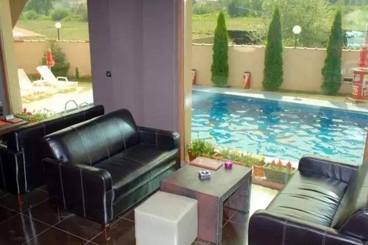 Pool 9 of 13
